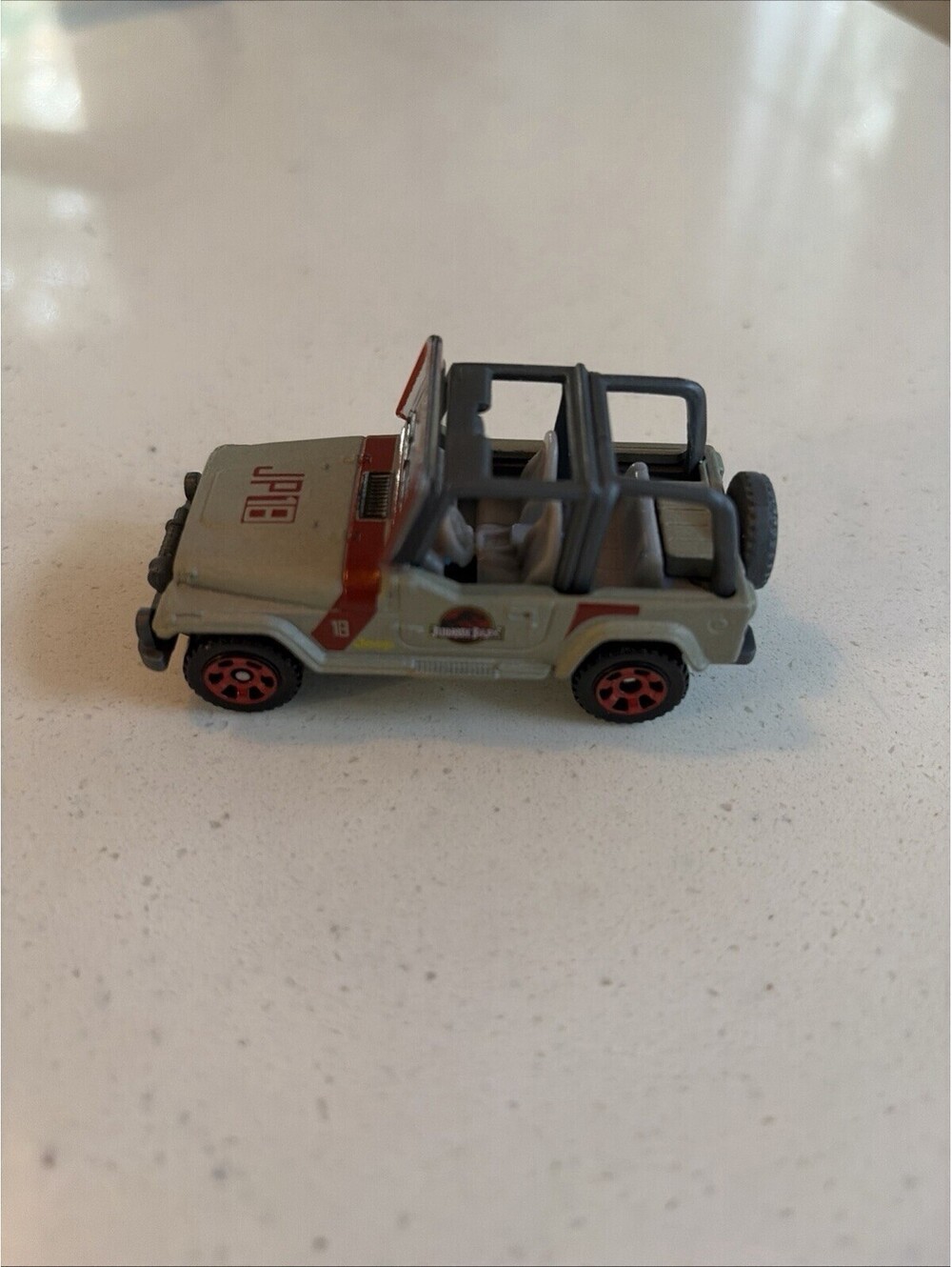 Matchbox Jurassic Park '93 Jeep Wrangler From Jurassic World Legacy Collection